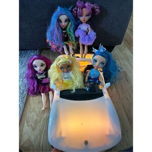 Rainbow high lot dolls plus light up car changes colors